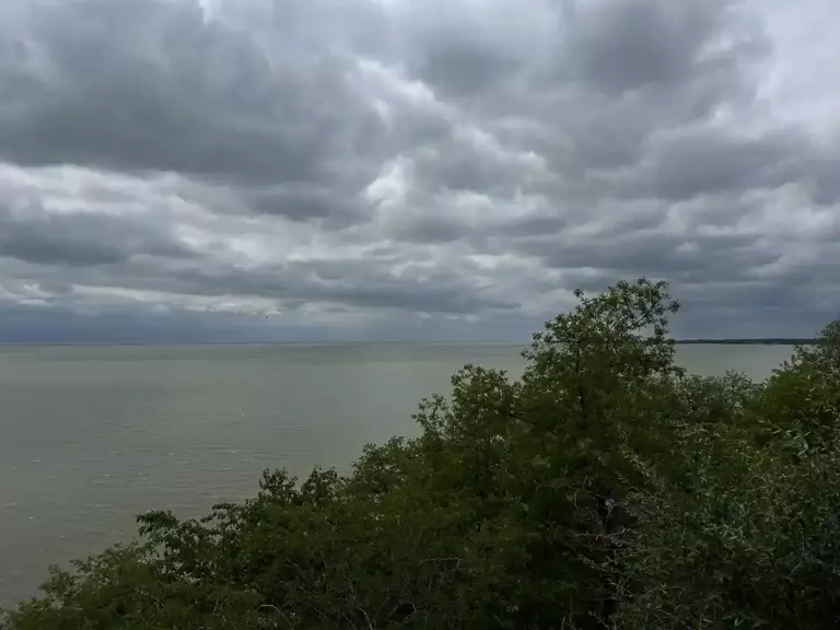 Море в Таганроге, виды на морское побережье и пляж, природа у моря